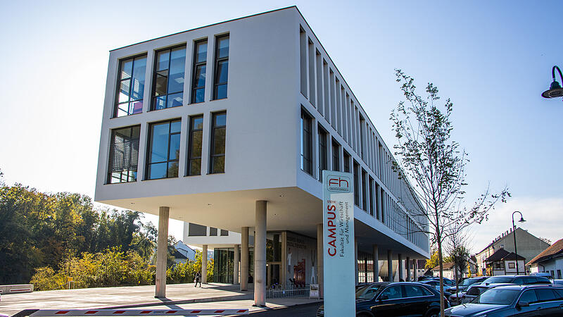Das Bild zeigt das FH-III Gebäude der Fachhochschule Oberösterreich am Campus Steyr.
